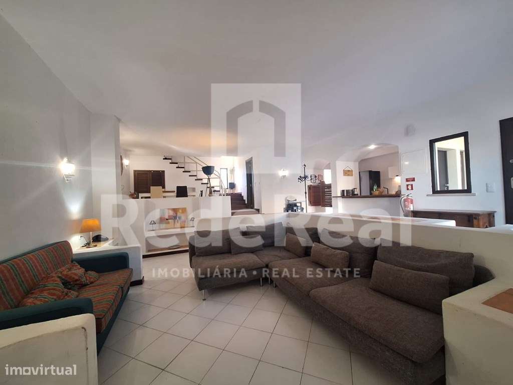 Moradia T3 + 1 com Boas Áreas em Lote de 300 m² - Centro de Albufeira-28