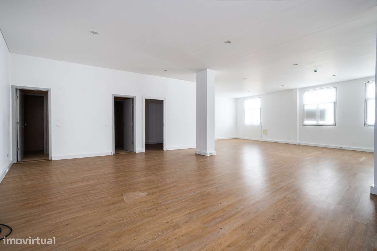 Espaço comercial próximo da Estação de Benfica - Grande imagem: 4/8