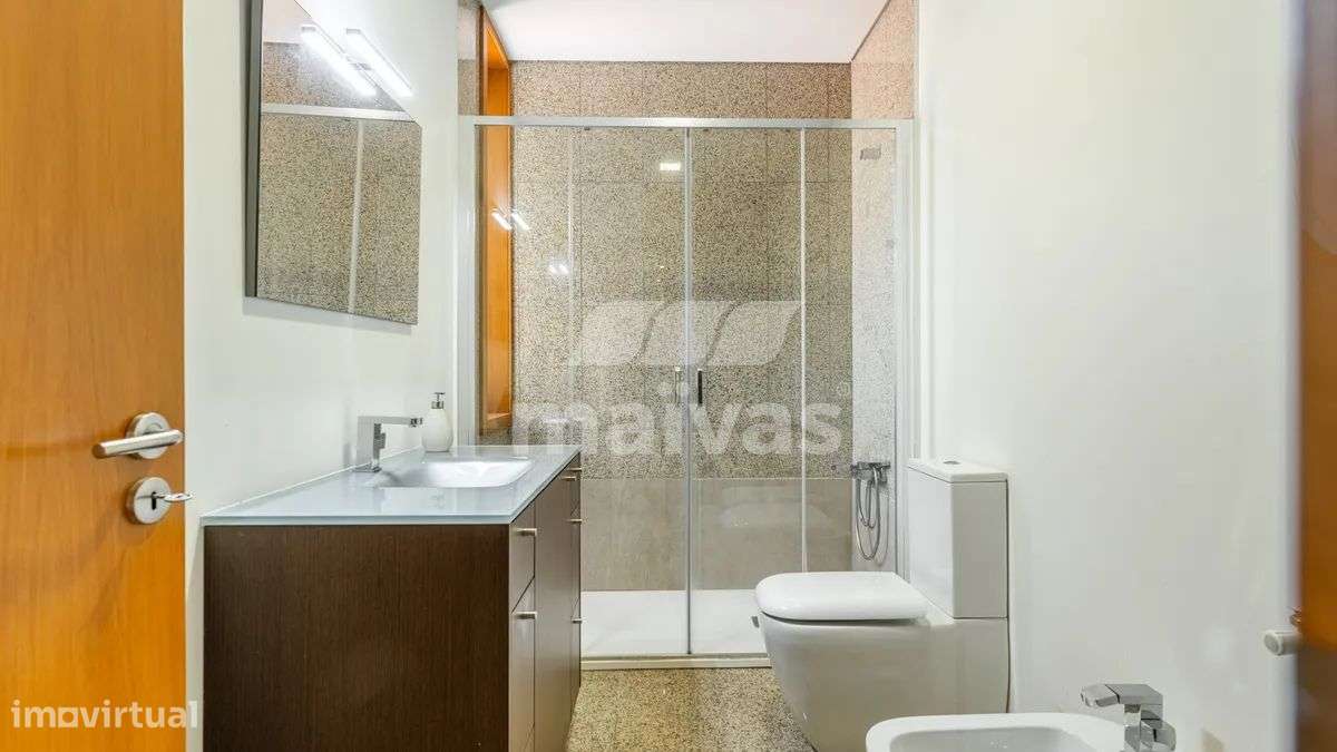 Moradia Gaveto T4-25