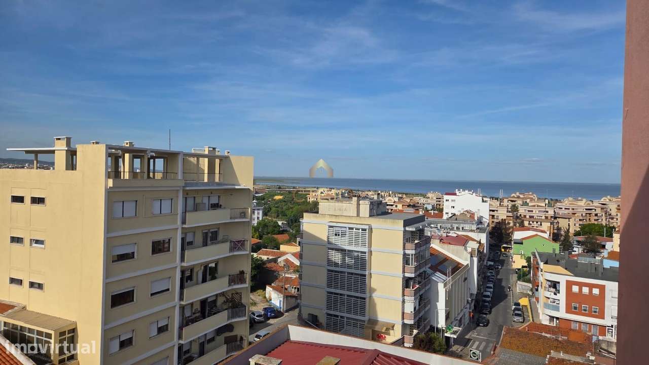Apartamento T3 com Vista Rio em Sacavém-38