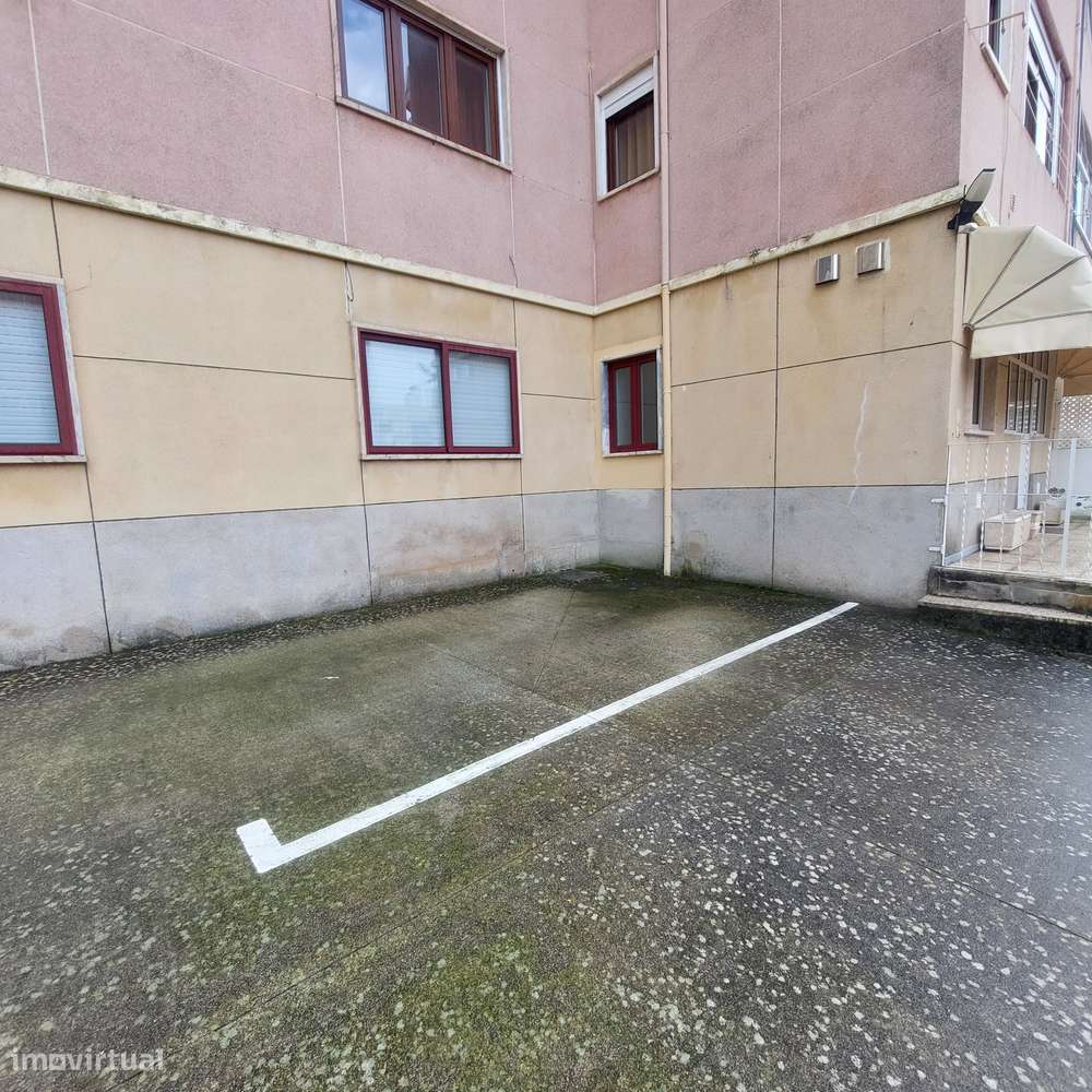 Apartamento T4 com 3 casas de banho e garagem-33