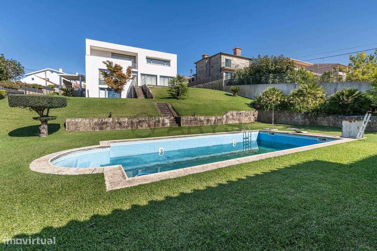 Moradia T4 com Piscina - Nogueira, Braga-37