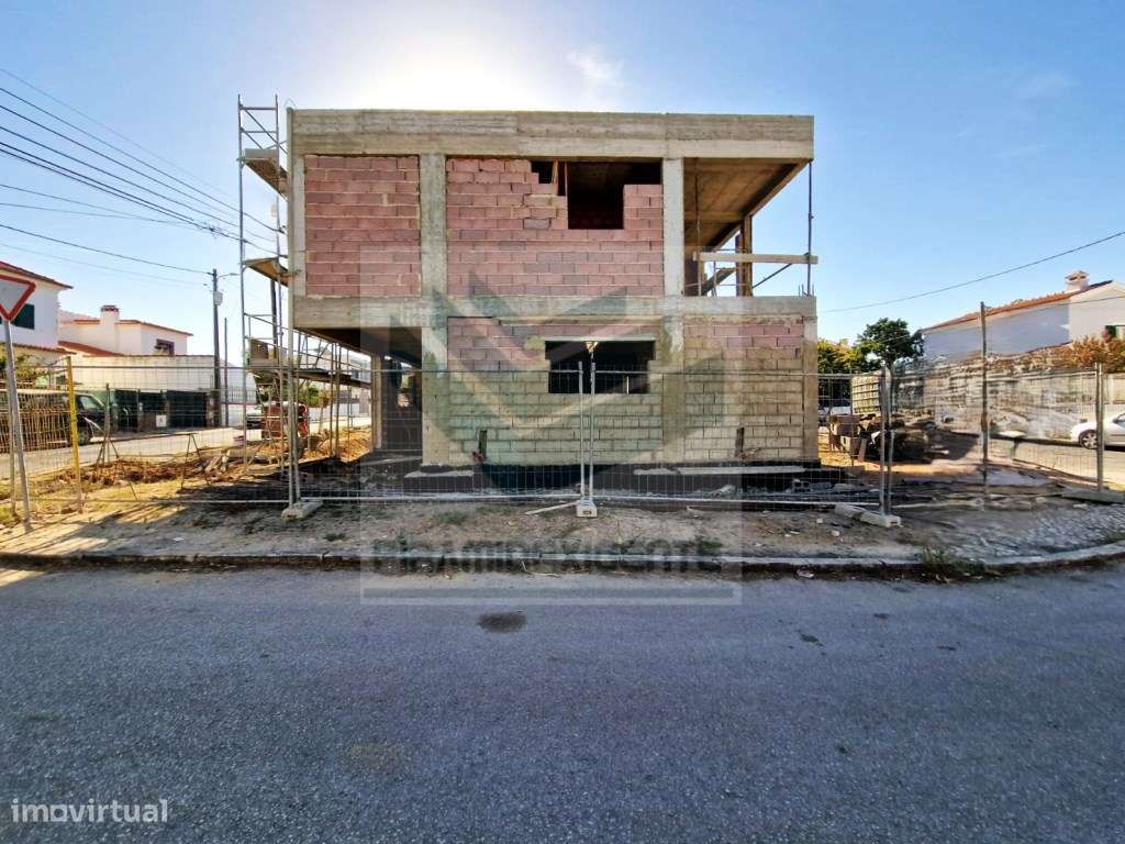 Moradia Isolada, Piscina, 3 Suítes, Garagem, Lavandaria 37m2 - Grande imagem: 5/12