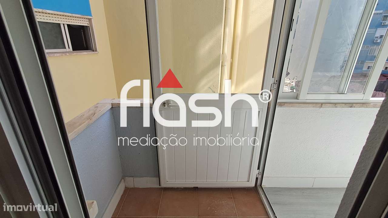 T1 Remodelado no centro da Amadora-8