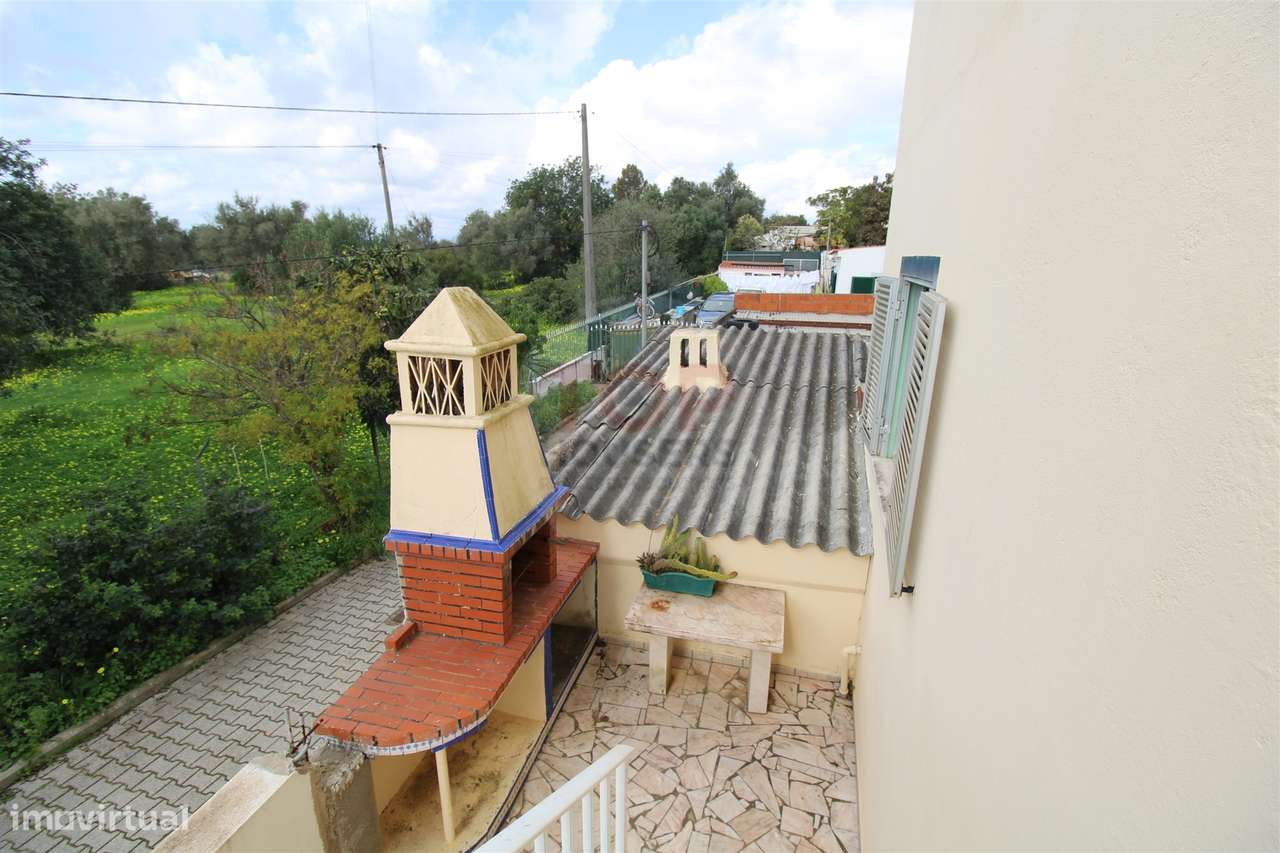 Apartamento T2 - Primeiro andar de Moradia Bi-Familiar-1