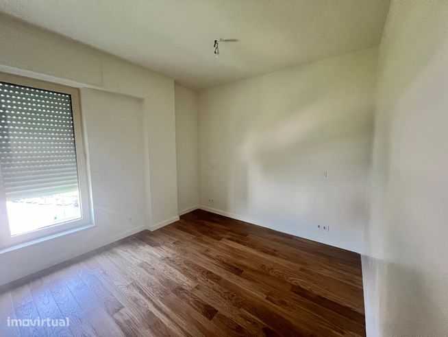 Venda de Apartamento T3 com garagem ao Campo Alegre-11