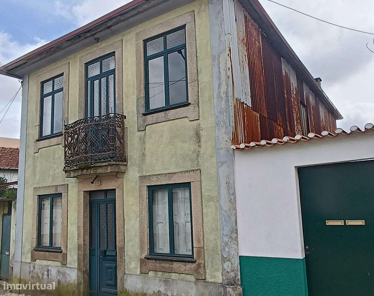 Moradia bifamiliar com cinco quartos, terreno e água para reconstrução - Grande imagem: 5/41