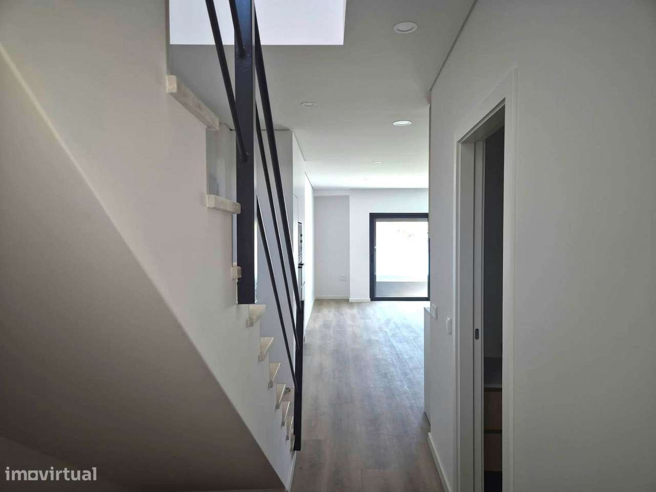 Penthouse T2 nova com garagem em Faro-12