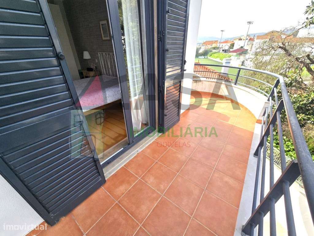 Moradia T4 com Terraço e Vista Desafogada em Loures-39