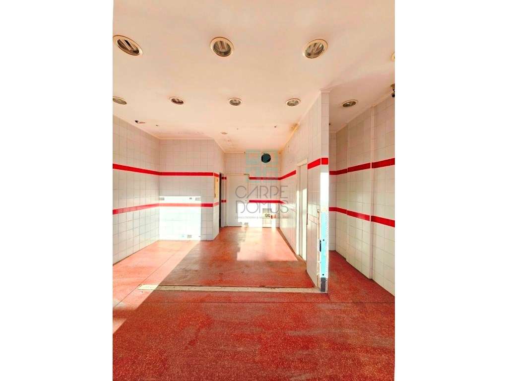 Loja comercial com 50m2, montra, zona movimentada, no Cacém, Sintra-14