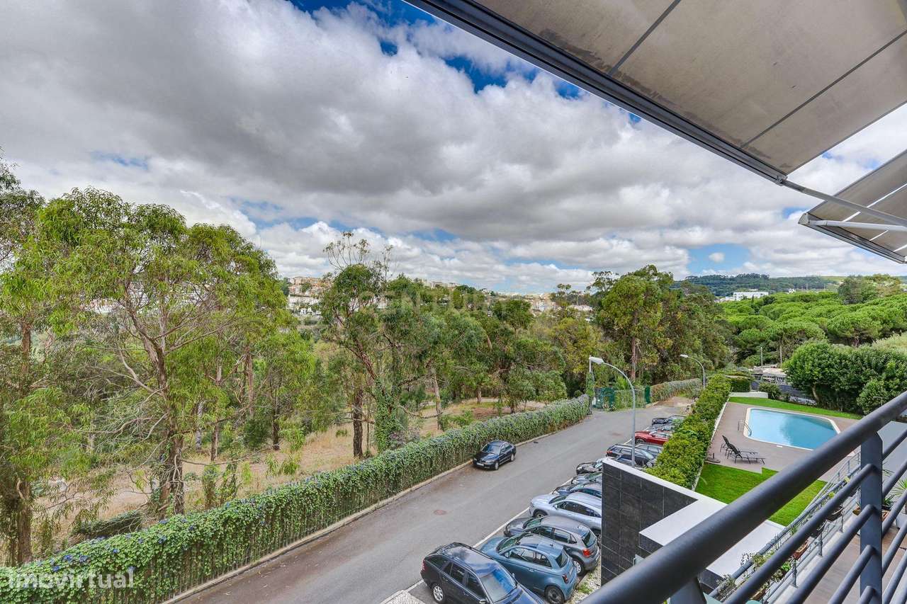 Apartamento T3 com vista panorâmica sobre o Jamor em condomínio fechad-5