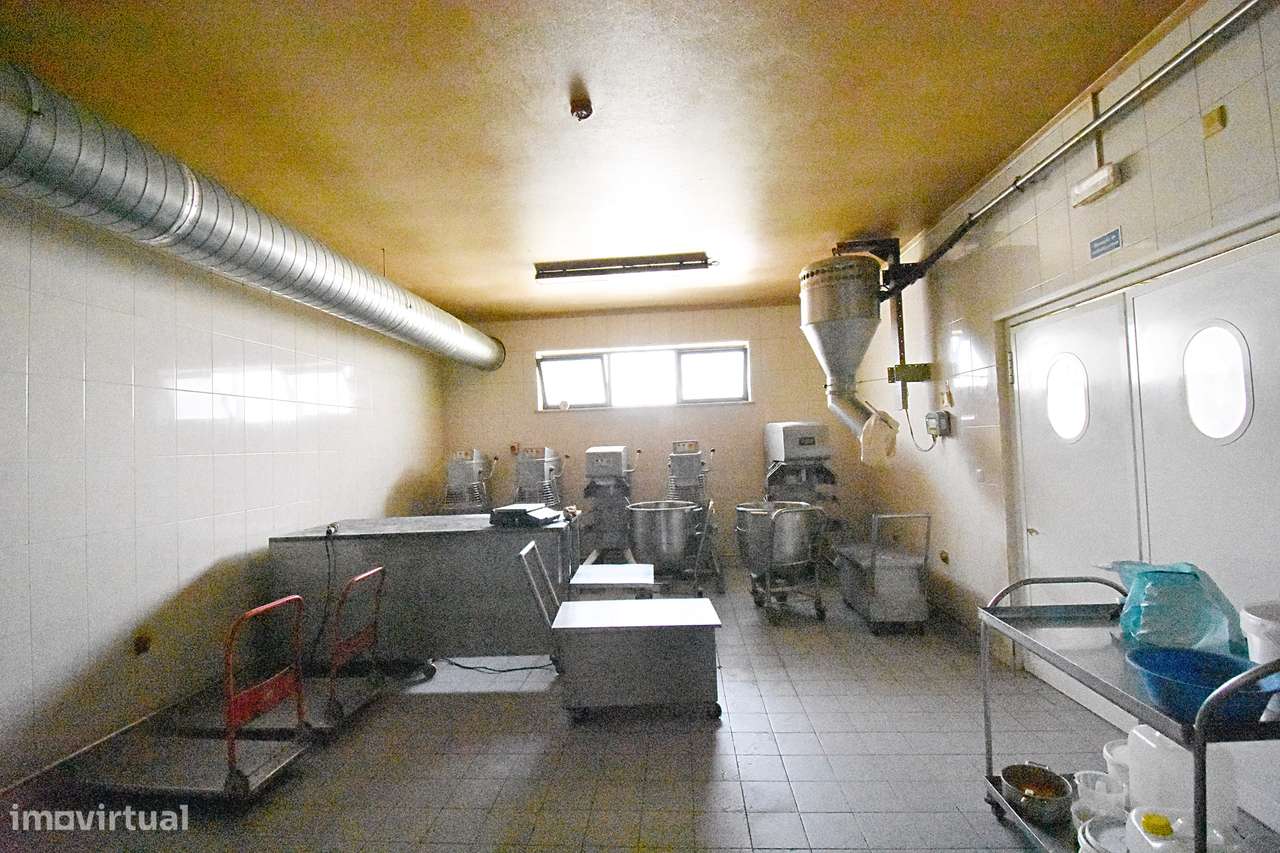 Fábrica em funcionamento para produção alimentar | Cacia, Aveiro-24