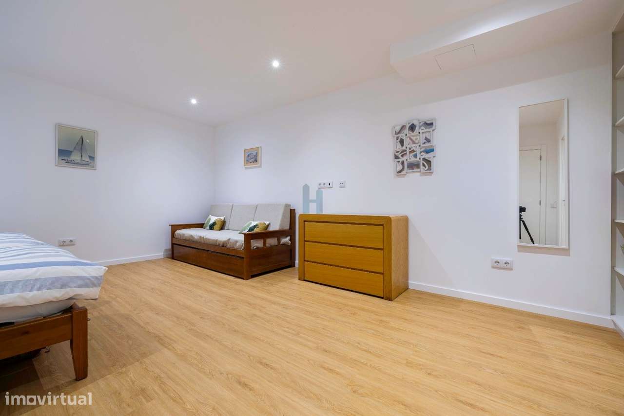 Moradia, semi-nova, com piscina e garagem-10