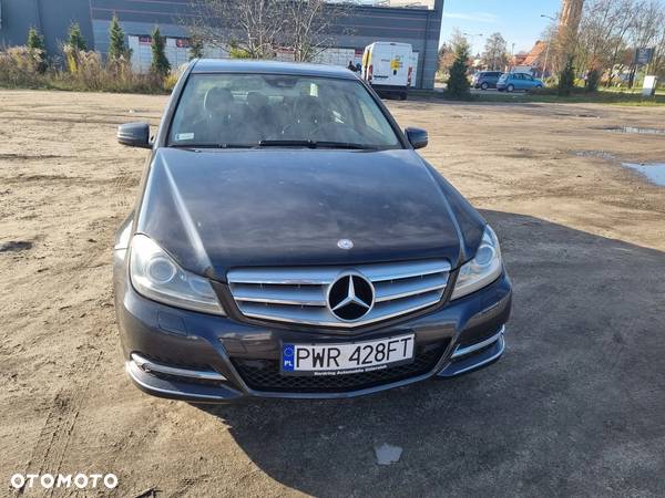 Mercedes-Benz Klasa C 200 CGI BlueEff Avantgarde - 1