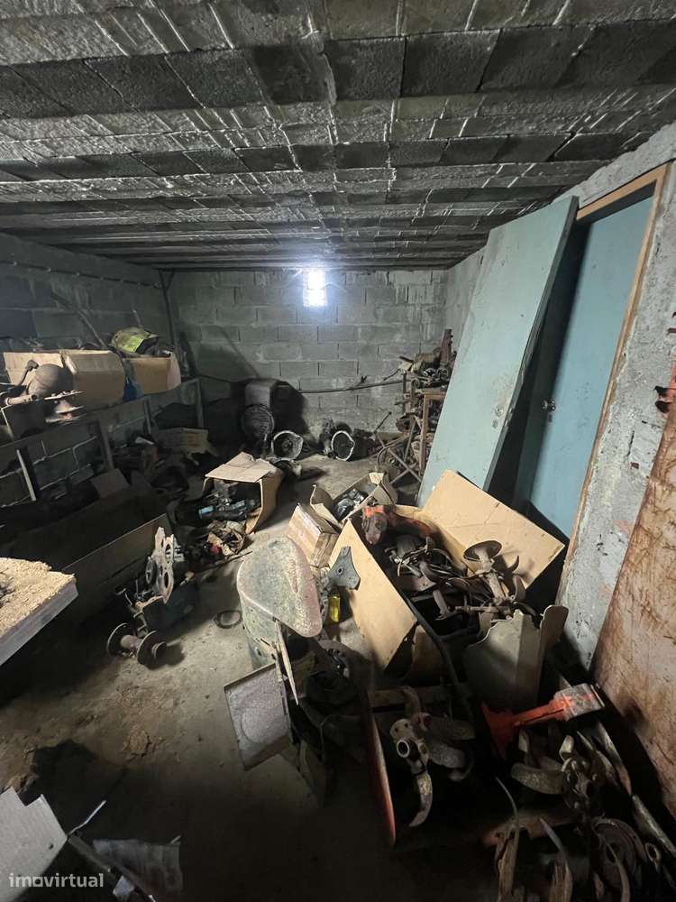 Imóvel com Diversas Possibilidades de Desenvolvimento em Alburitel-45