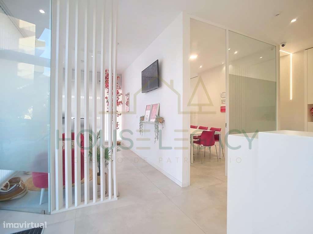 Loja versátil, luminosa e adaptável a várias atividades-7