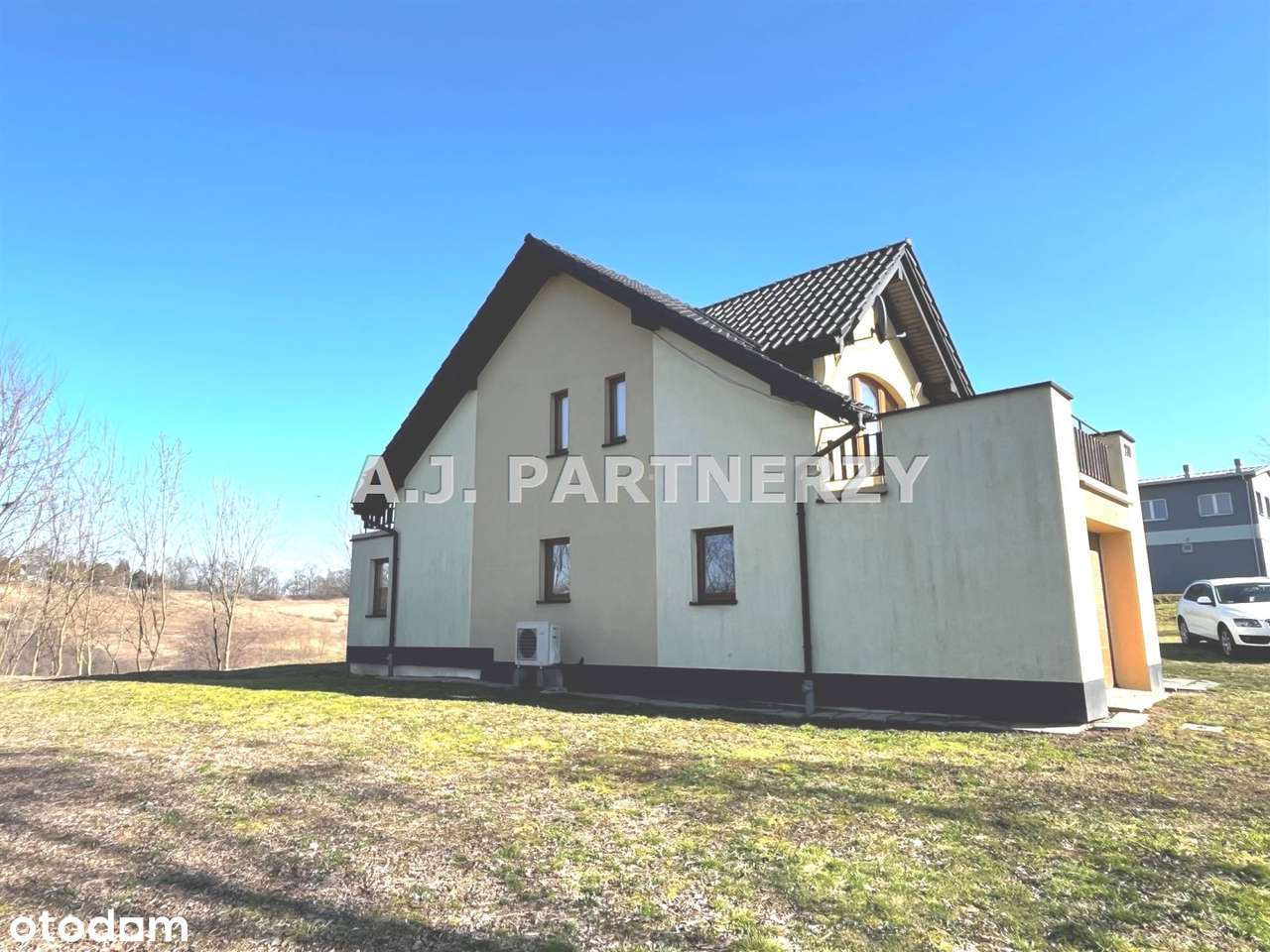 Dom poza miastem na dużej działce-1