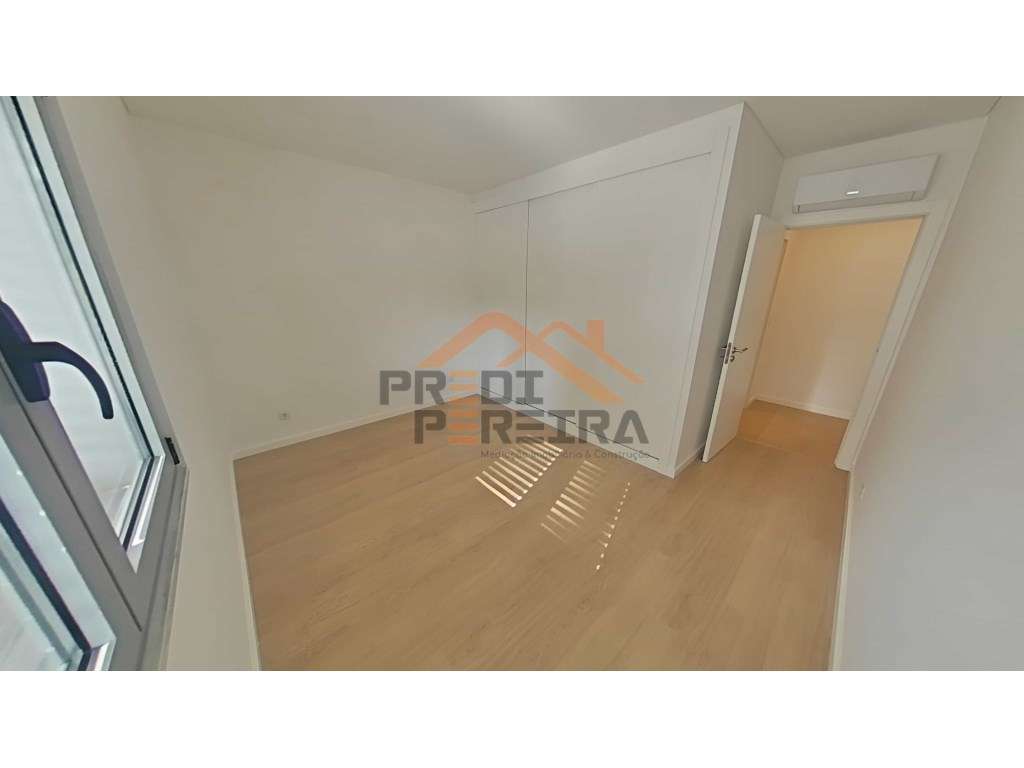 T2 com dois parqueamentos, situado na Quinta dos Fartos, Apelação. - Grande imagem: 2/32