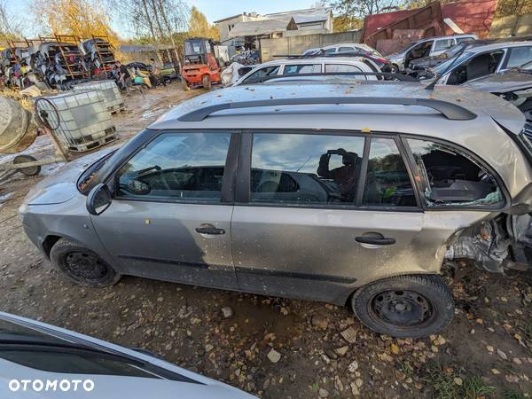 Skoda Fabia 1.2 TSI 2011 LF8H na części - 3