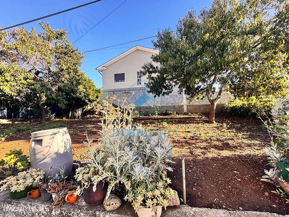 Moradia T3 com jardim e terreno | Lousado-23