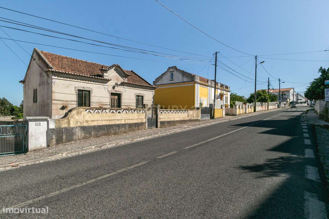 Casa T4 em Sintra: Conforto e Potencial a 500.000€ - Grande imagem: 5/47