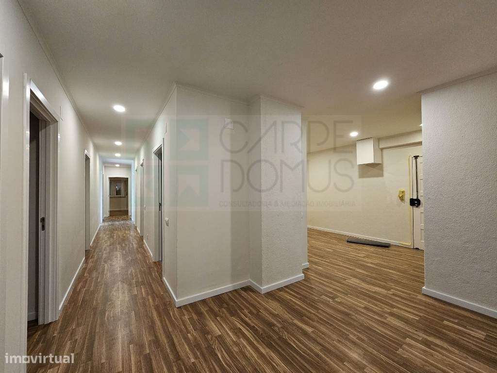 Espaçoso apartamento T10 em Linda-a-Velha, Oeiras - Grande imagem: 5/51