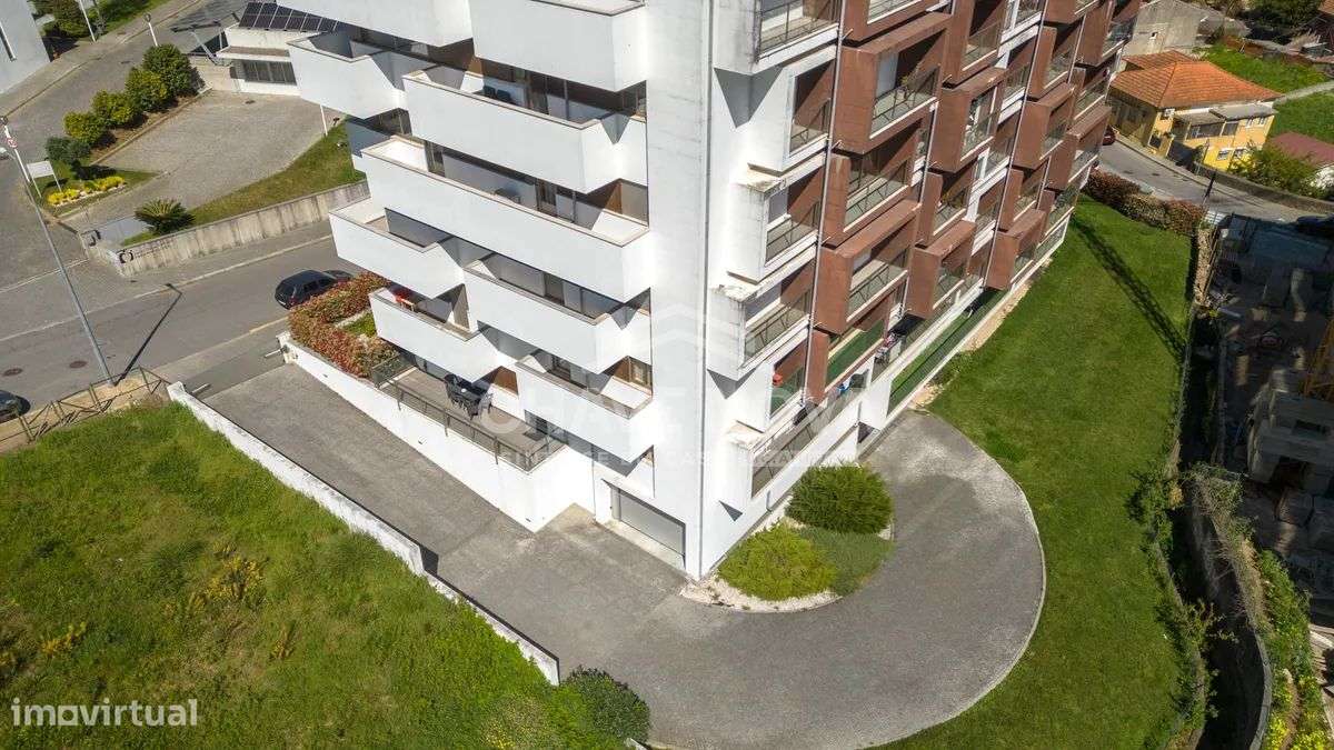 Excelente Apartamento T3 com Terraço em Oliveira do Douro,-31