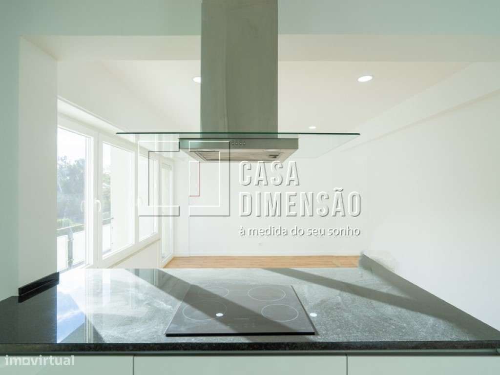 Apartamento de tipologia T3 com varanda, mobilado e equipado em Ben...-16