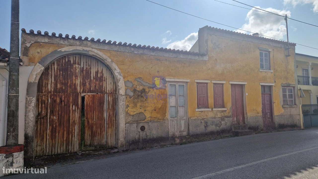 Armazém em Calvaria de Cima por recuperar - Grande imagem: 4/38