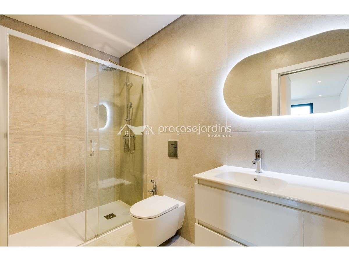 Apartamento T3 Moderno com Excelentes Acabamentos-16