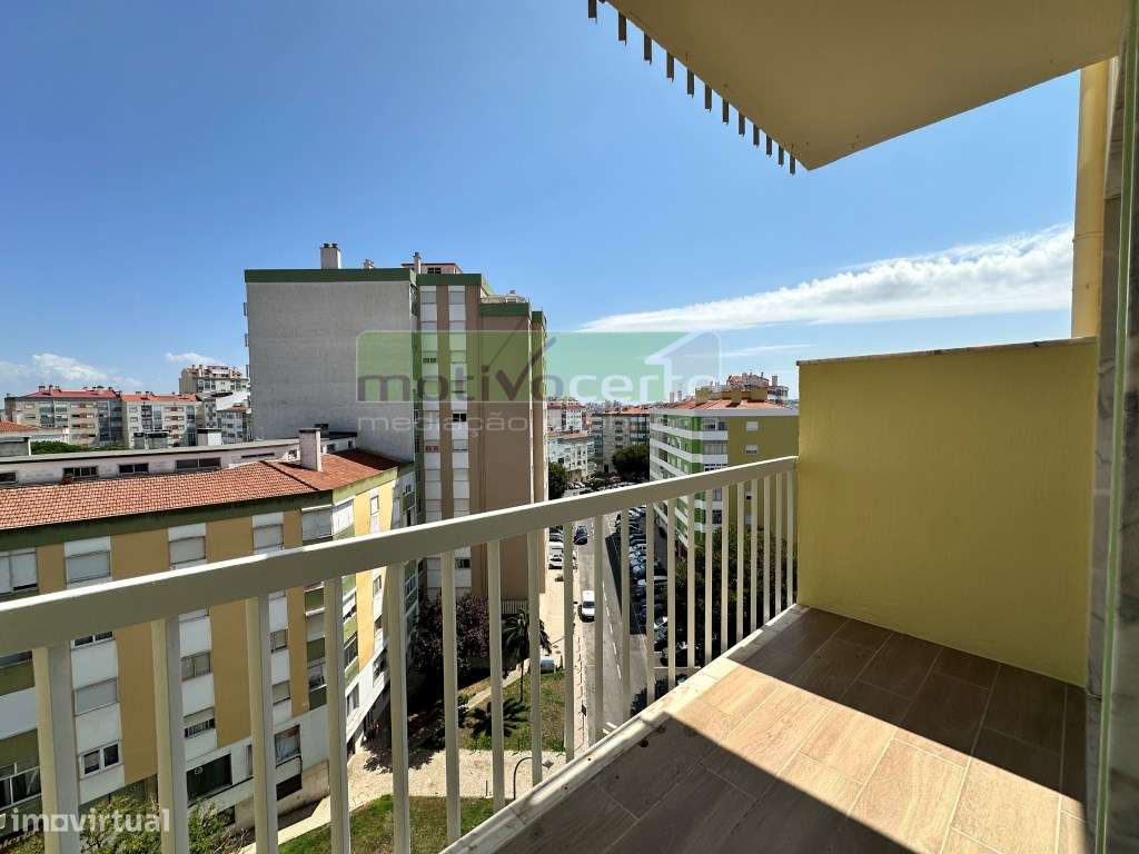 Magnífico T3 Totalmente Remodelado no Casal de São Brás, com Varand...-6