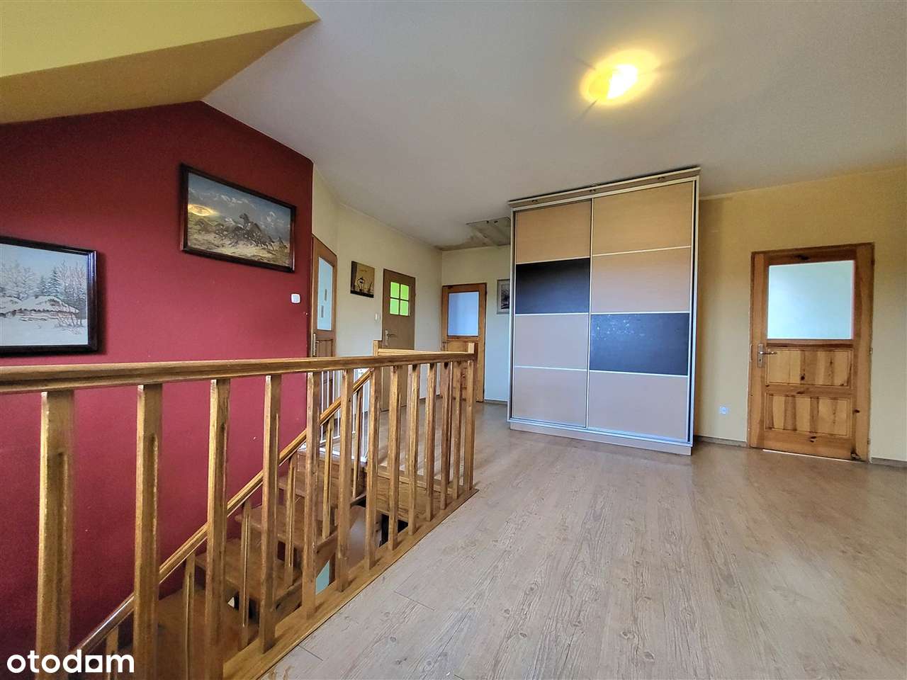 Dom  w doskonałej lokalizacji .-13