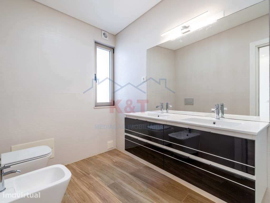 Moradia V3 com Piscina - Mexilhoeira Grande-17