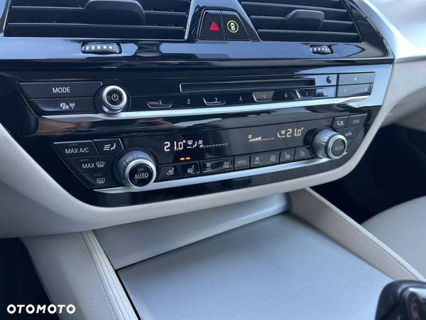 BMW Seria 5 530i Luxury Line - 11