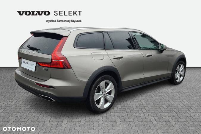 Volvo V60 Cross Country - 5