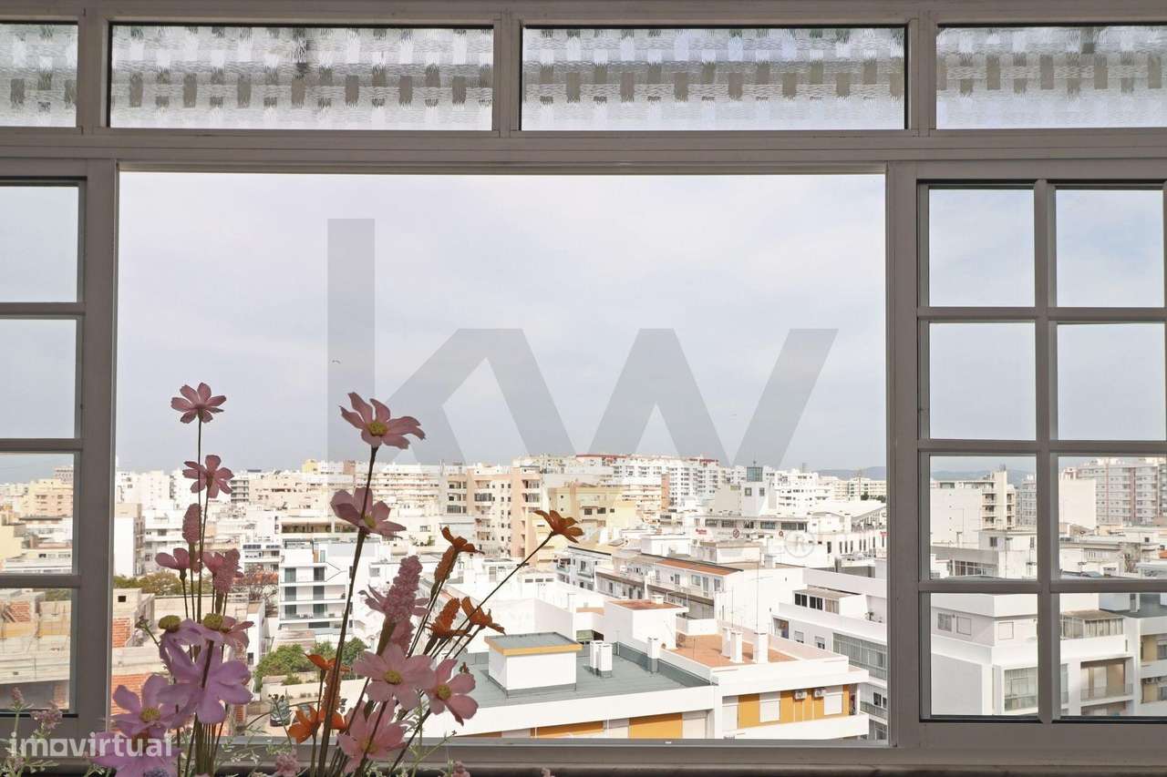 Apartamento T2 exclusivo no último piso do Edifício Royal com terraço-42