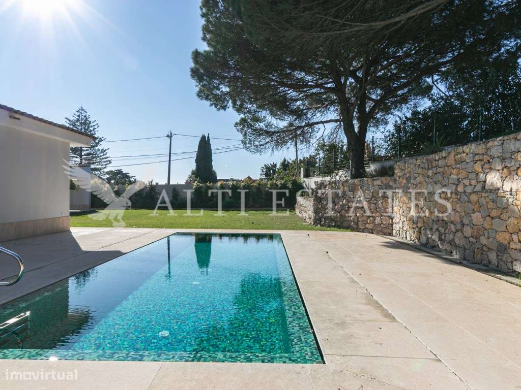 Deslumbrante moradia em zona nobre do Estoril-8