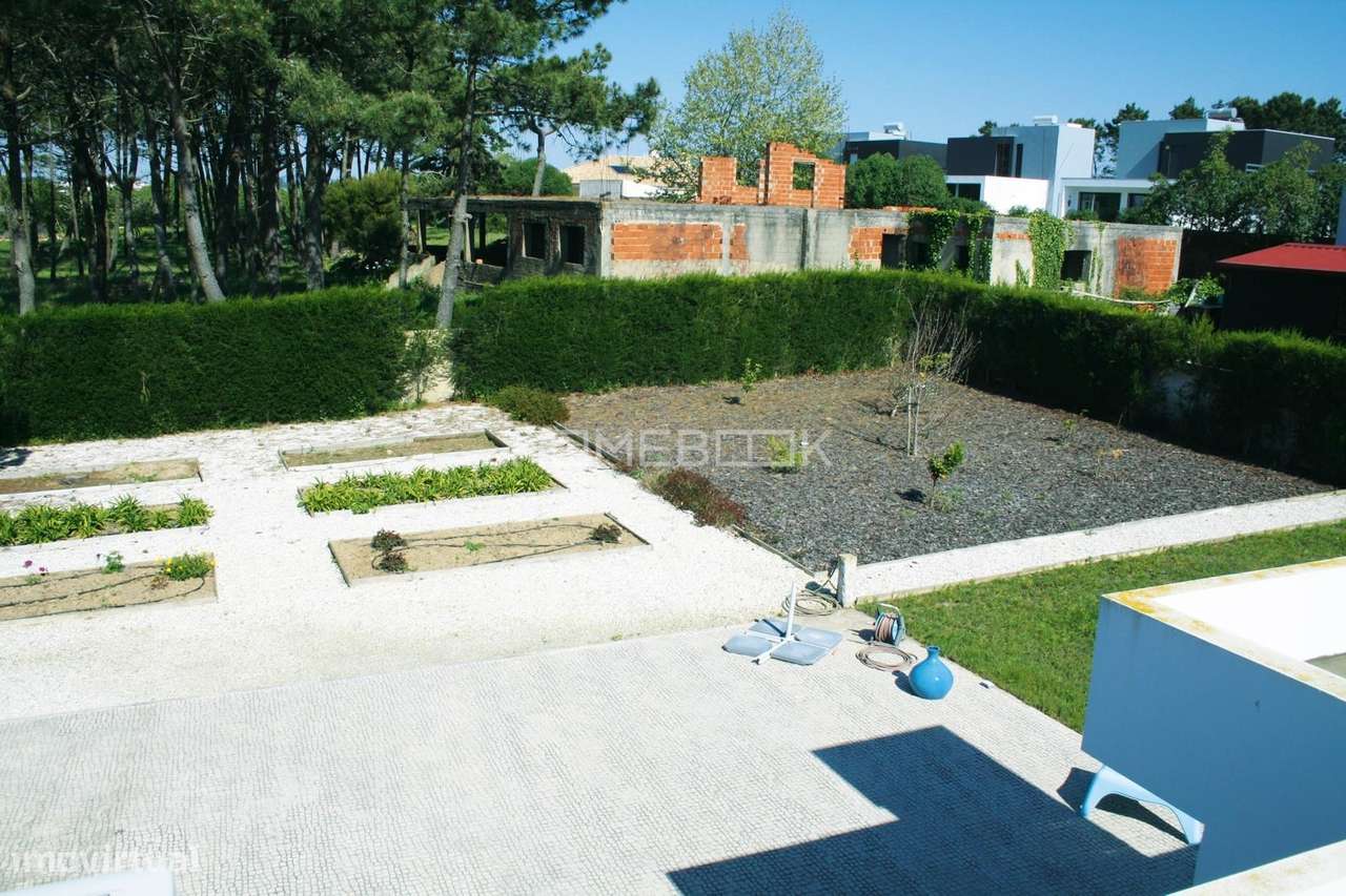 Moradia T3+1 térrea com grande jardim - Grande imagem: 5/46