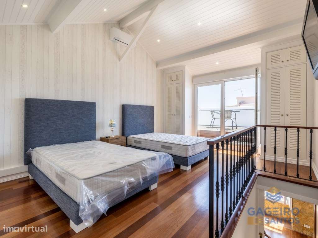 Apartamento Único com Charme Histórico e Conforto Moderno a Passos ...-29