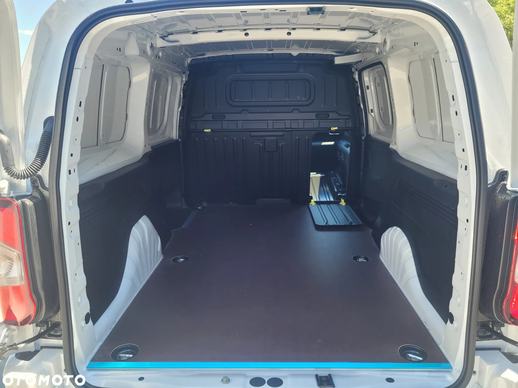 Opel Combo Cargo L2 950 kg. - 18