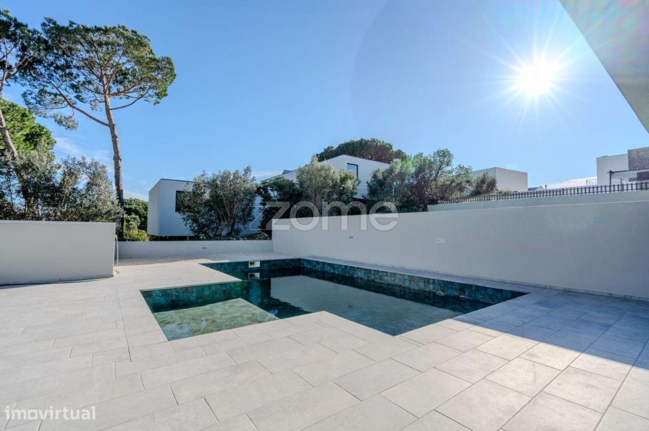 Moradia T3 C Garagem E Piscina Aquecida A 15 Mins De Lisboa Cascais