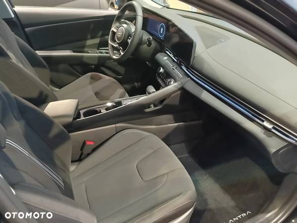 Hyundai Elantra 1.6 Smart CVT - 8