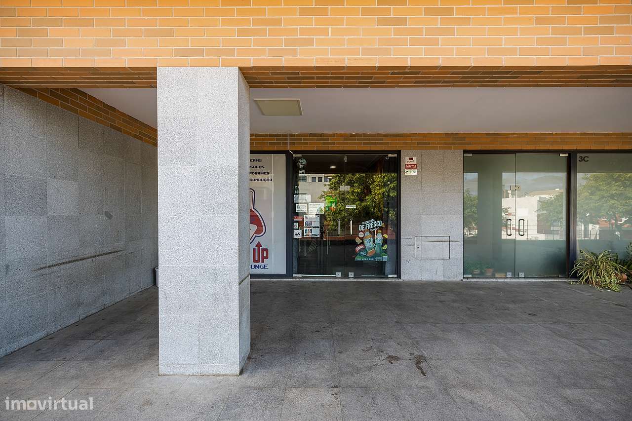 Trespasse de Espaço Comercial c/ 98 m² todo quipado | Nova Eborae, Bac-9
