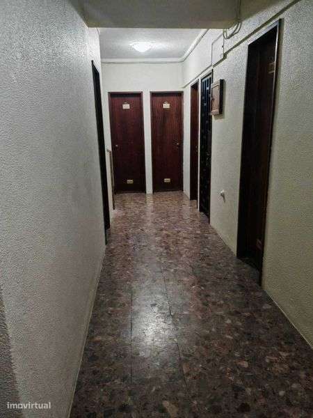 T3 com Obras de Remodelação em Linda-a-Velha - Grande imagem: 4/6