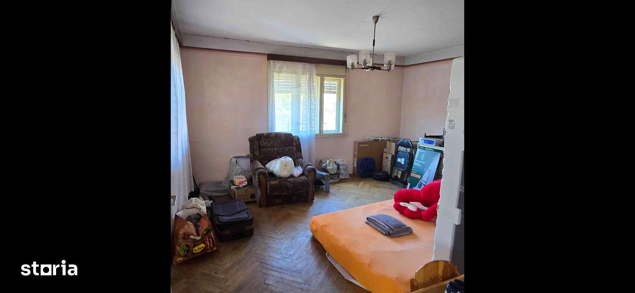 Casă în Cristur cu trei camere. - Imagine principală: 5/11