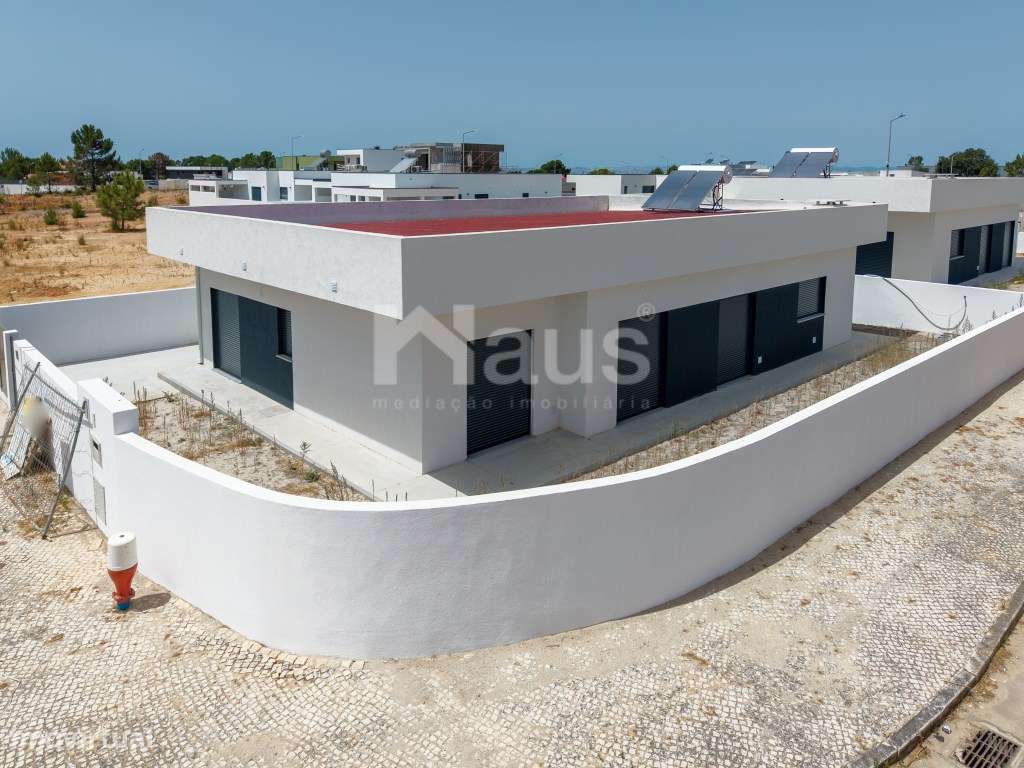 Moradia T4 isolada na Quinta do Anjo-12
