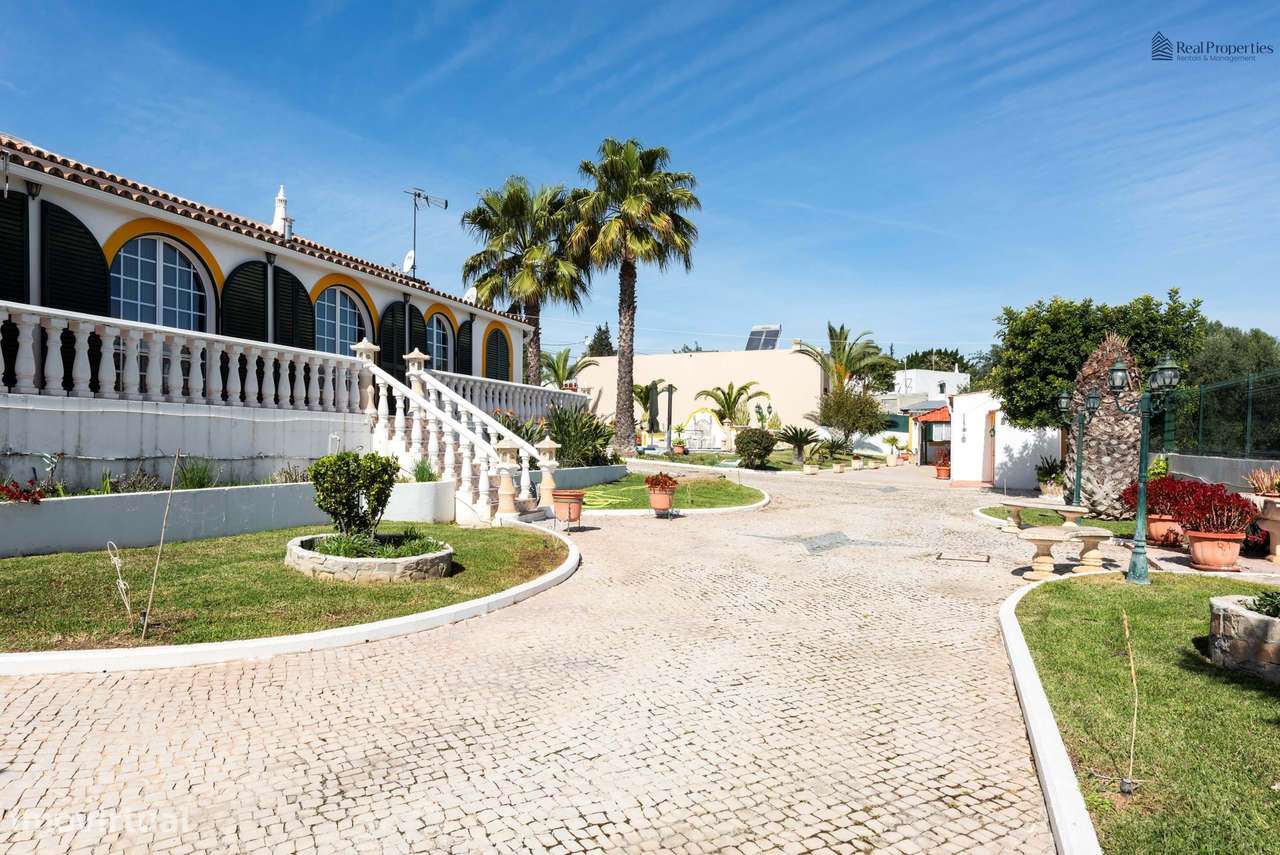 Encanto Algarvio – Moradia Térrea Isolada com Piscina e Jardim-34