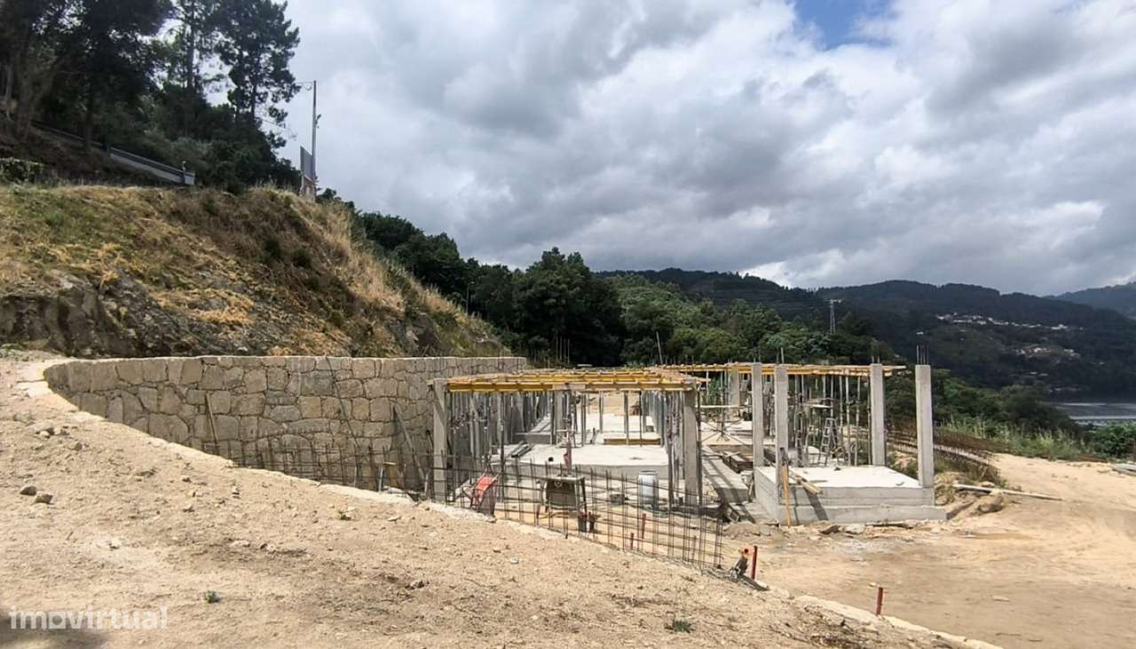 Venda de Moradia V4 em construção, em frente ao rio, Oliveira do Dou-11