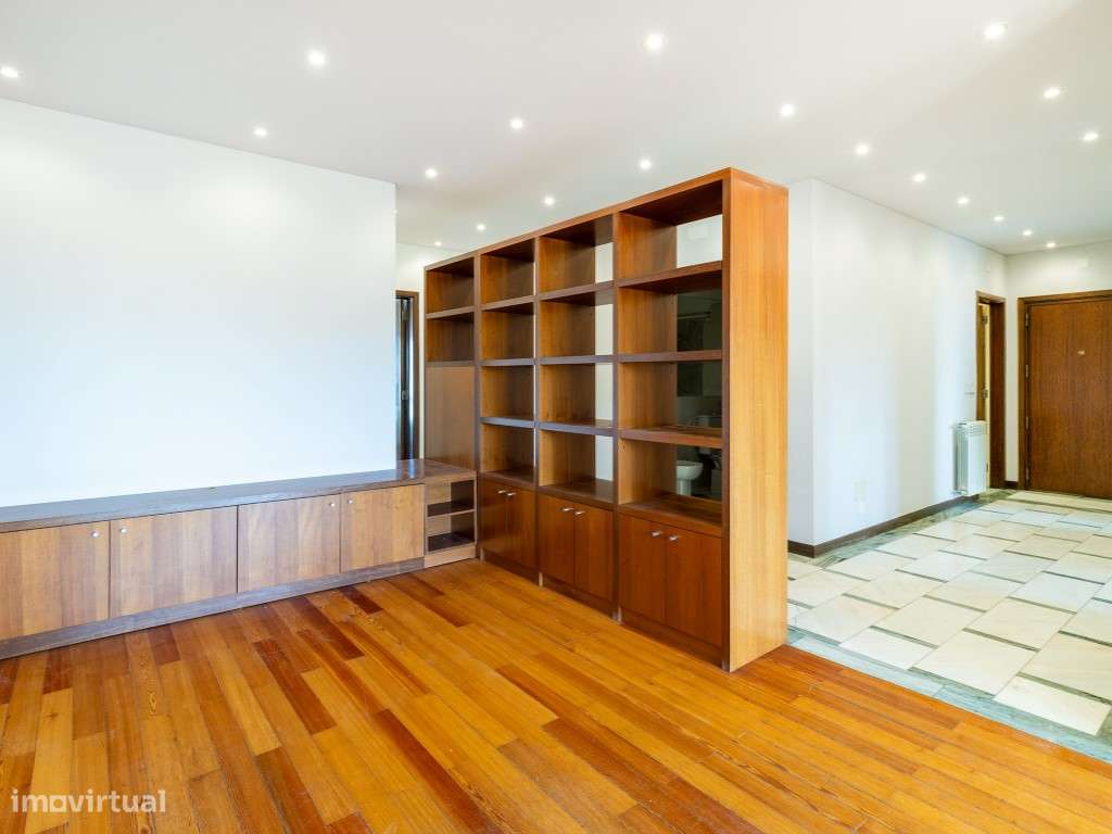 Arrendar, Apartamento T3, Terraço e muito sol, Entrecampos - Grande imagem: 4/26