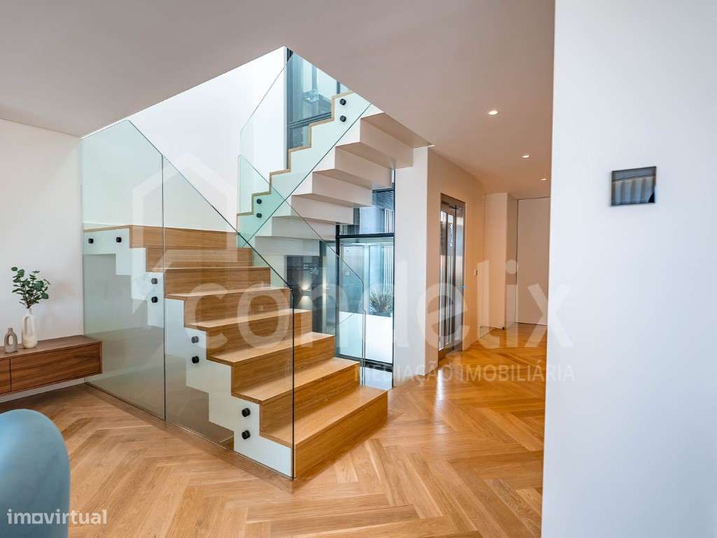 Moradia T5+1 nova com piscina em condomínio fechado de luxo no Estoril-23